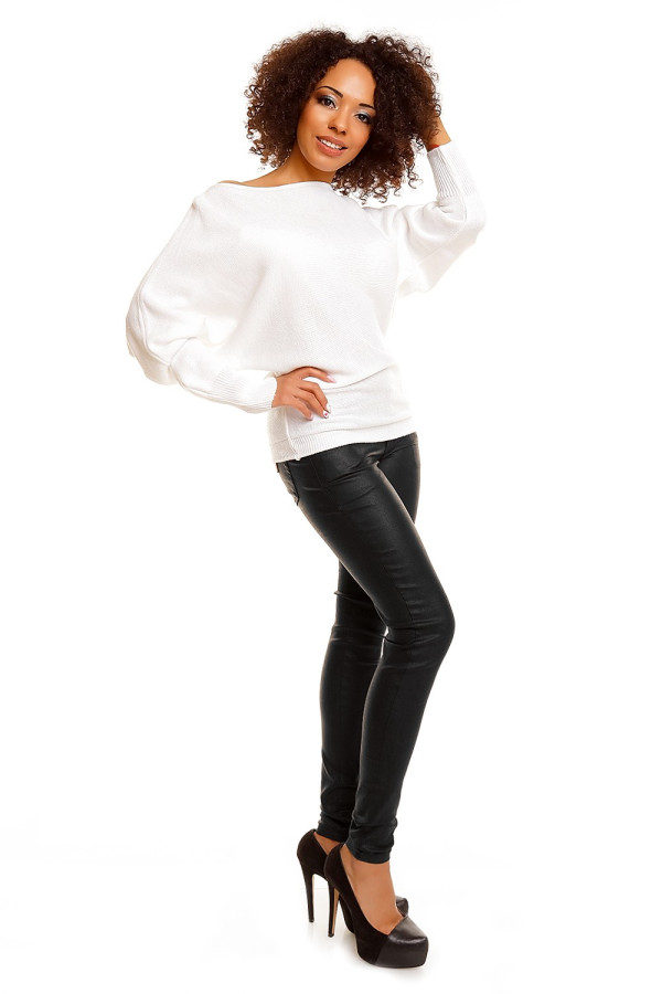 Voľný sveter s netopierími rukávmi model 70003 biely
