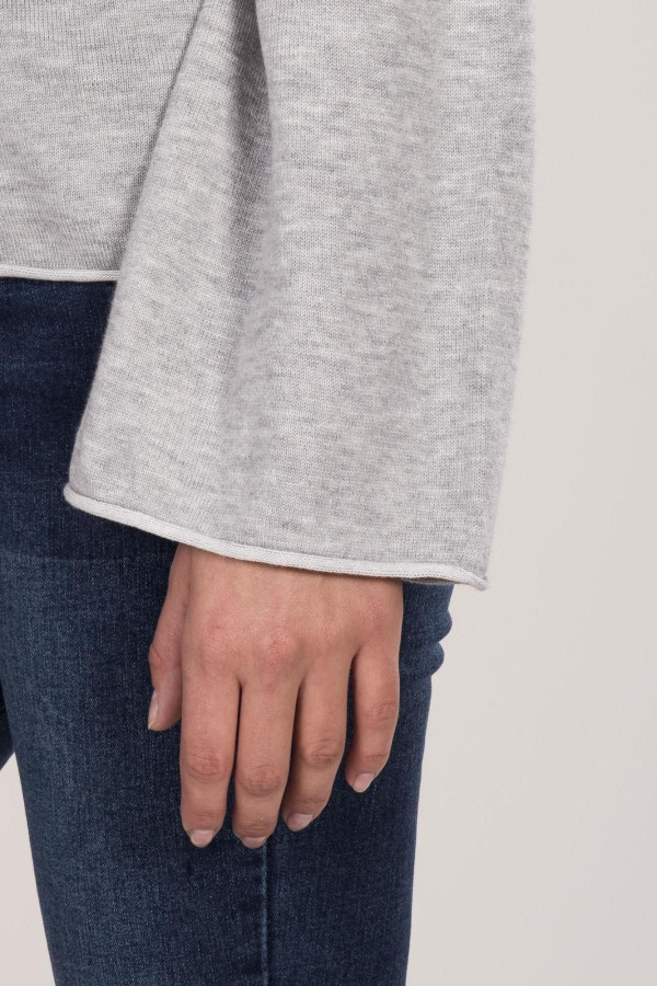 Voľný sveter so širokými rukávmi model 48521 šedý