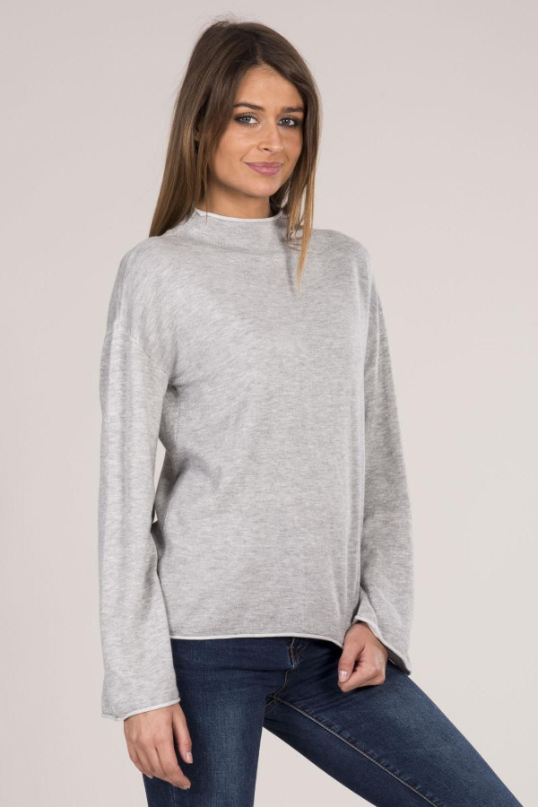 Voľný sveter so širokými rukávmi model 48521 šedý