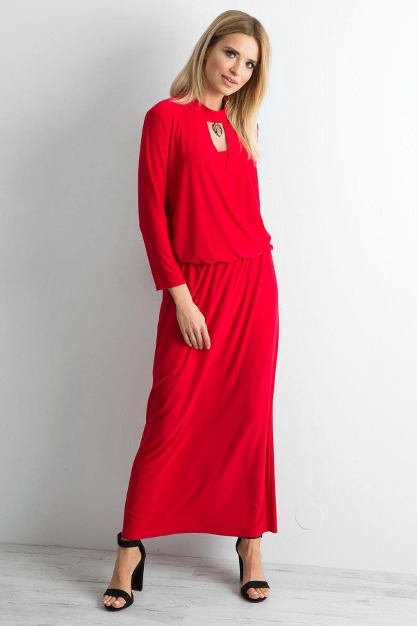 Dlhé šaty so stojačikom a výrezom v dekolte model 27432 červené