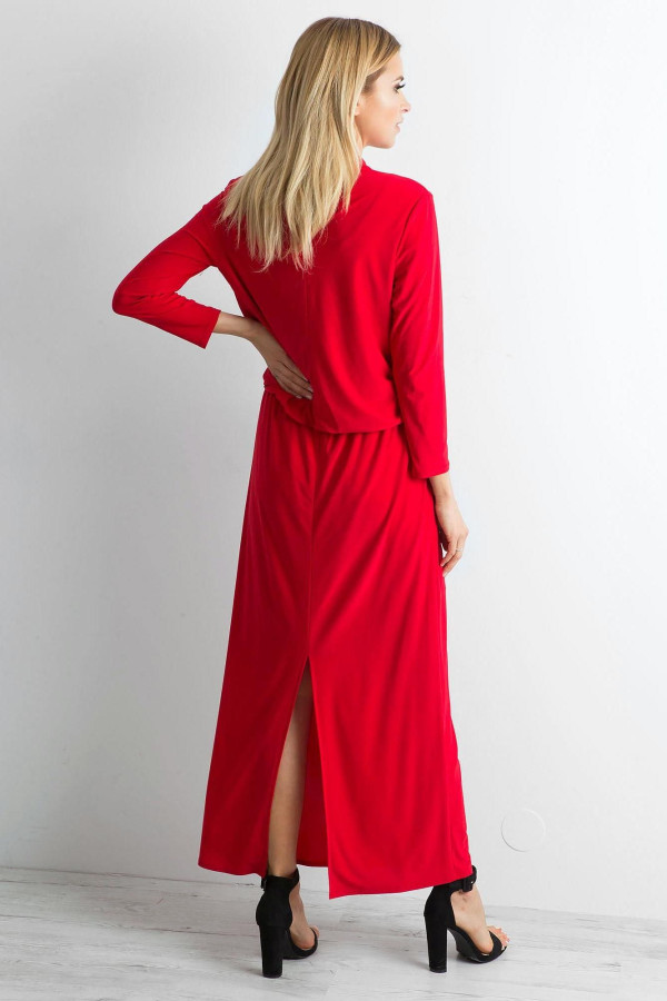 Dlhé šaty so stojačikom a výrezom v dekolte model 27432 červené