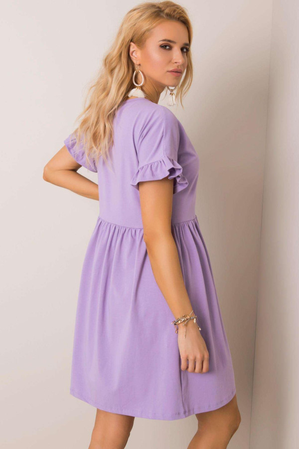 Voľné šaty Marietta s nariasením a volánmi farba lila