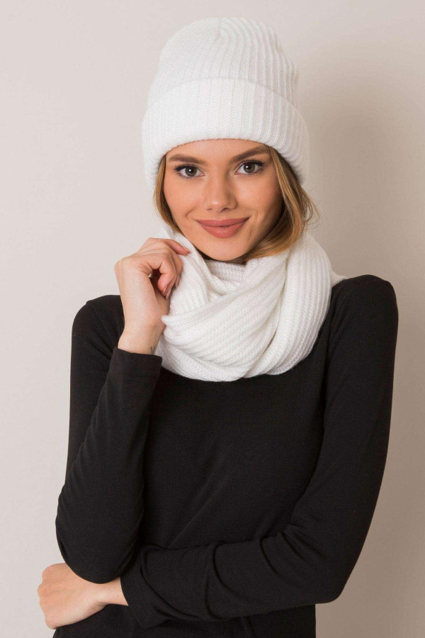 Komplet - dámska čiapka + šál model 2013 biely