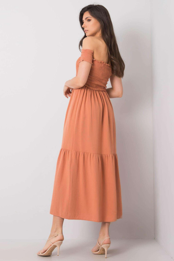 Dlhé volánové šaty Pallavi s odhalenými ramenami oranžové