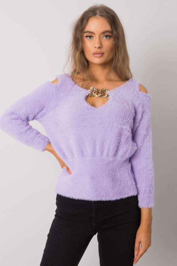 Huňatý sveter Leandre s retiazkou v dekolte farba lila