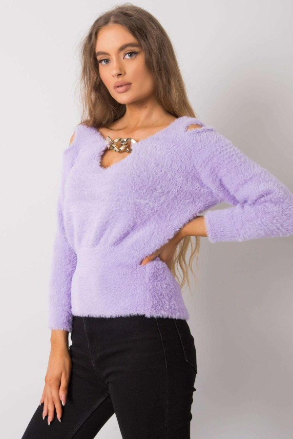 Huňatý sveter Leandre s retiazkou v dekolte farba lila