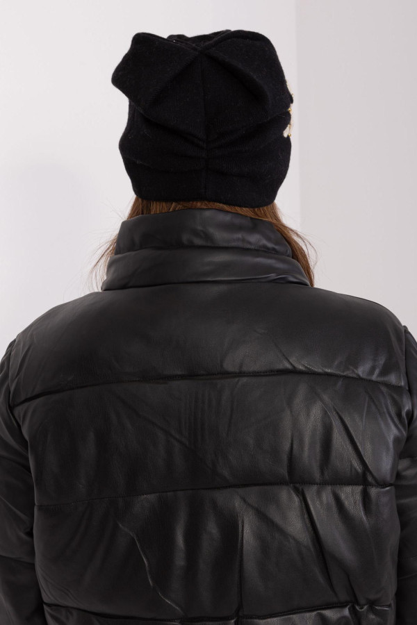 Dámska čiapka s výšivkou a zirkónmi model 32976 čierna+béžová