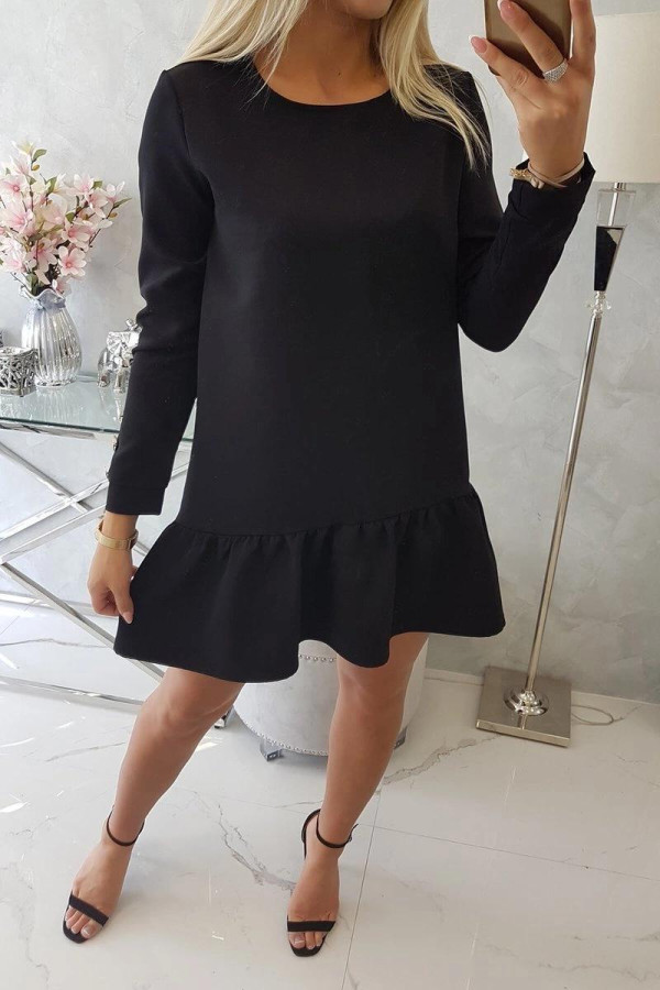 Šaty s volánovou sukňou a gombíkmi na rukávoch čierne