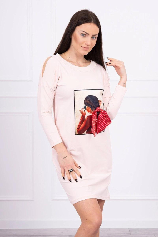 Šaty s 3D grafikou a bodkovanou mašľou model 66817 pudrovo ružové