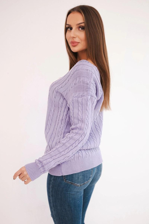 Úpletový sveter s vrkočovým vzorom a véčkovým výstrihom farba lila