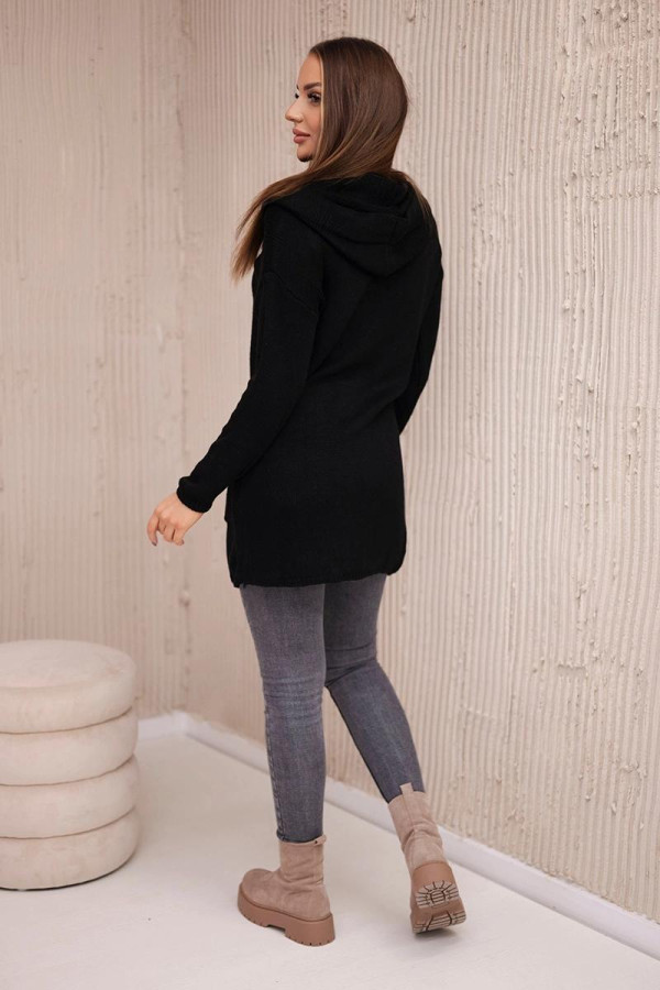 Predlžený sveter v zavinovacom štýle s kapucňou čierny