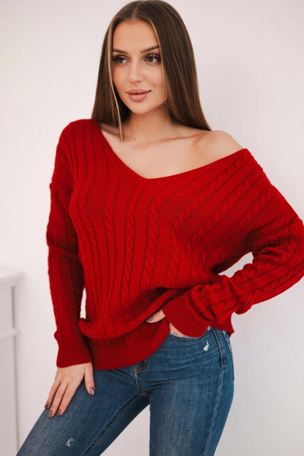 Úpletový sveter s vrkočovým vzorom a véčkovým výstrihom červený