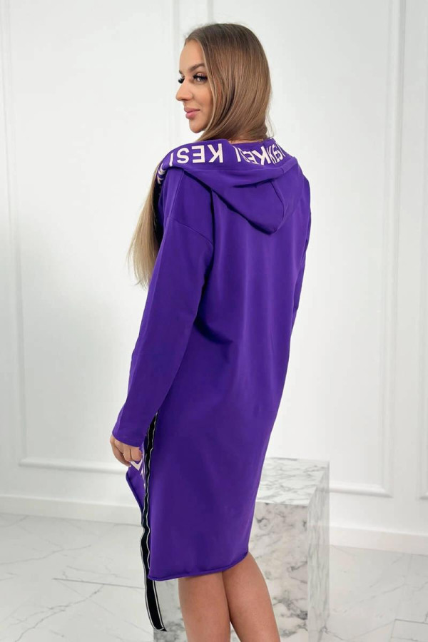 Šaty s kapucňou a predlženou zadnou časťou model 9161 tmavé fialové