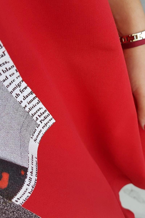 Šaty s potlačou vpredu a rozšírenou spodnou časťou model 9007 červené