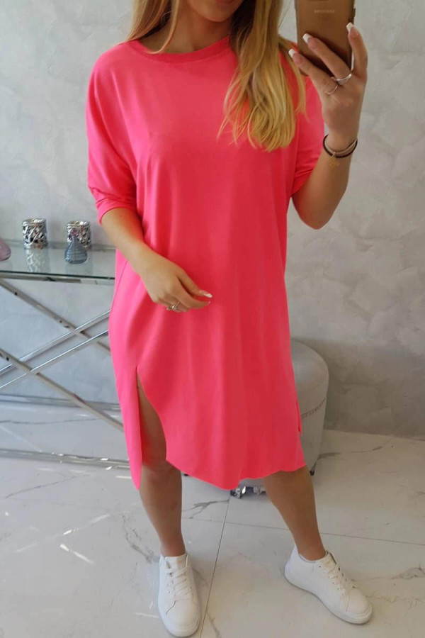 Tunikové oversize šaty model 9335 neónovo ružové