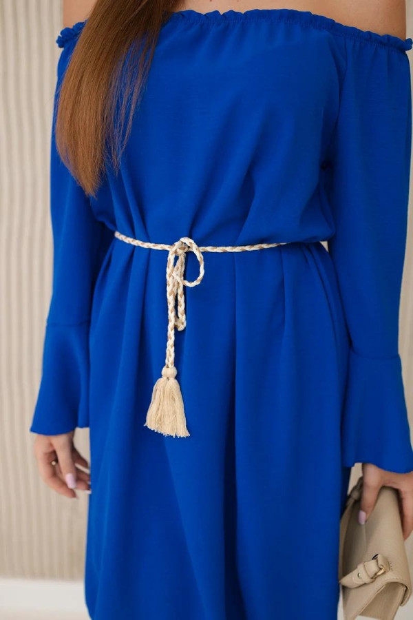Šaty s odhalenými ramenami a šnurovaním v páse model IT-17 farba kráľovská modrá