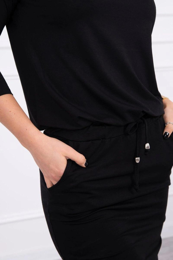 Viskózové šaty s vreckami zviazané v páse čierne