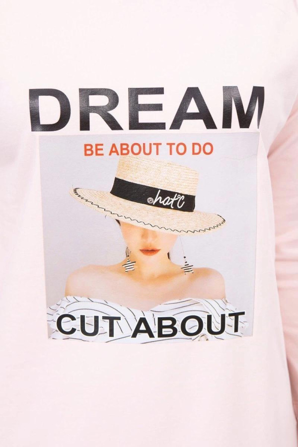 Šaty s grafikou ženy v klobúku a nápisom Dream pudrovo ružové