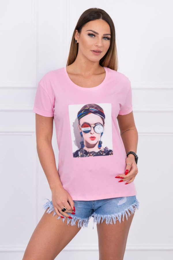 Tričko s potlačeným motívom ženy v okuliaroch pudrovo ružové