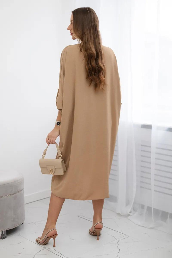 Oversize šaty s véčkovým výstrihom model 59100-26 farba camel